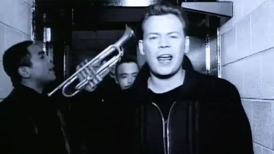 UB40 - (I cant help) Falling in love with you