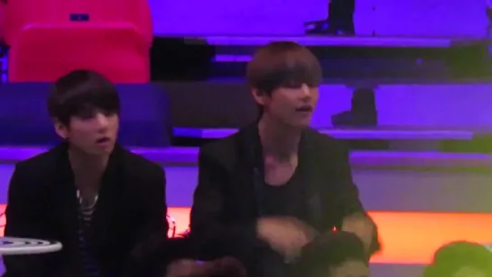 Bts v jungkook reaction to 2ne1 fire in MAMA 2015