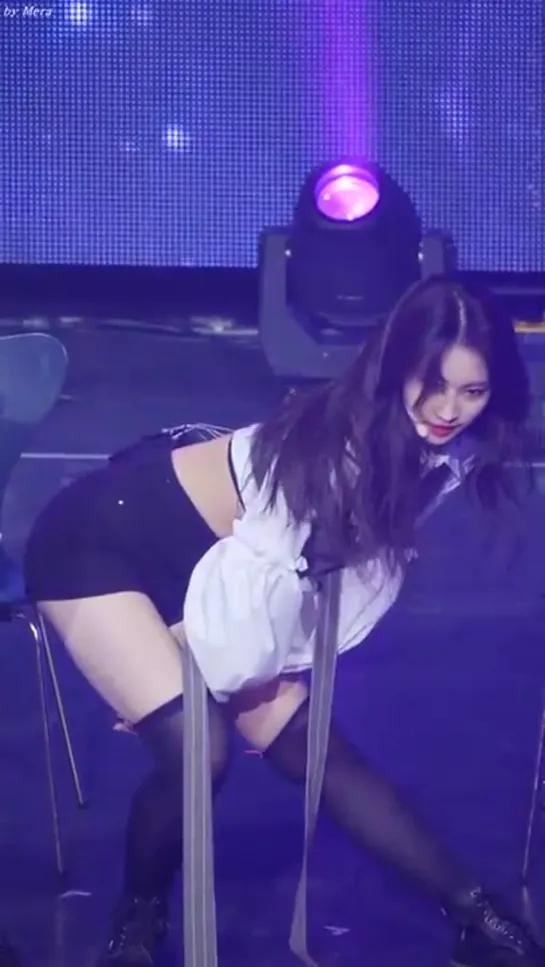 190318 에버글로우 (Everglow) 달아(Moon) [시현] SI HYEON 직캠 Fancam (쇼케이스) by Mera