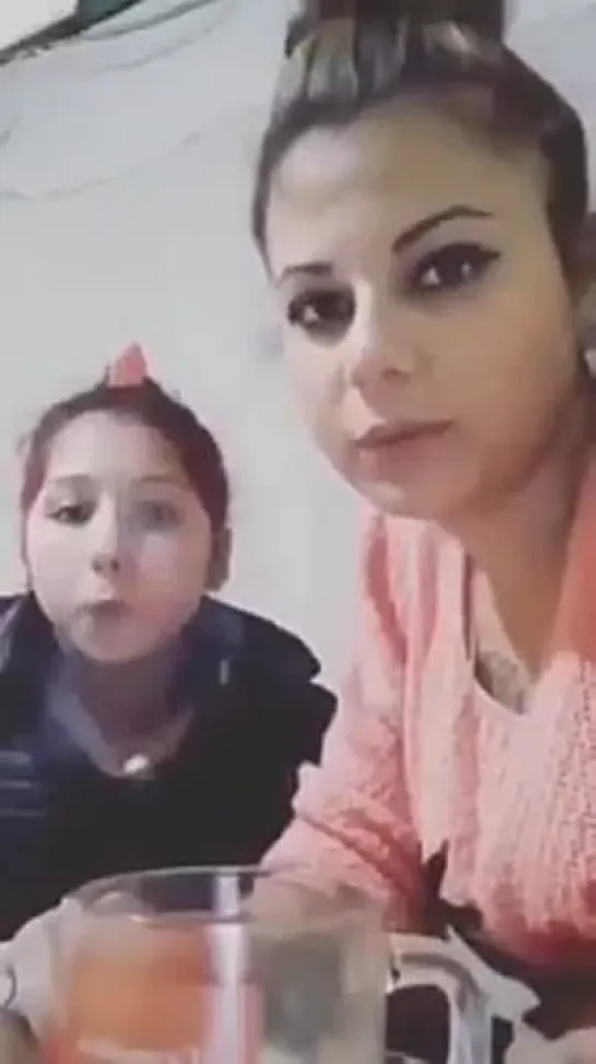 smoking mom share with daughter