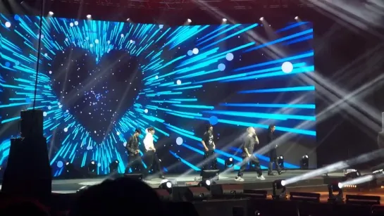 Pentagon - Baby I love You, Paris 18.02.2023, Accor Arena, MIK Festival