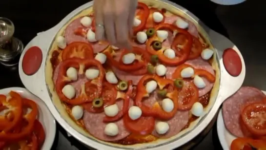 Пицца на тонком тесте (thin crust pizza) - 640x480