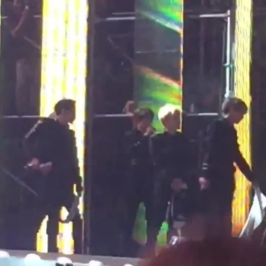 [CUTE] 150328 MuBank in Hanoi - SHINee dancing along to SISTAR Lovin' U