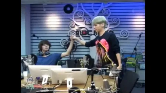 140707 Jonghyun visits Joonyoung's Shimshimtapa Radio