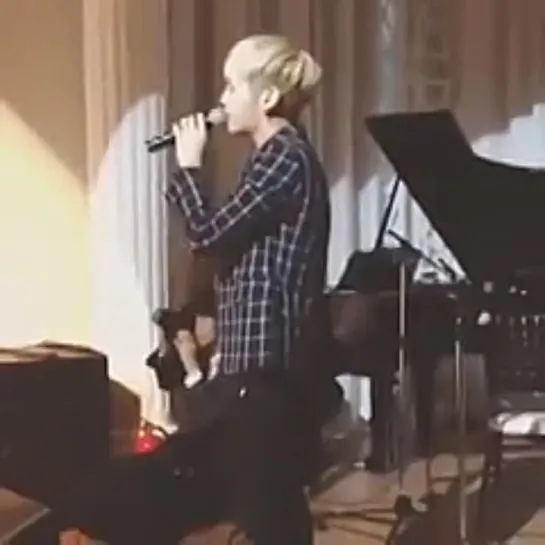 140524 SHINee's Jonghyun singing at a wedding