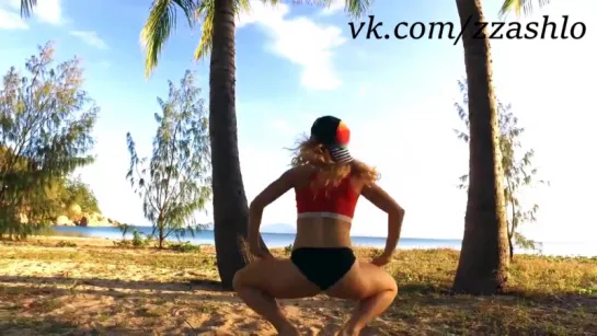 #Зашло - Australian Girl Twerk in Beach