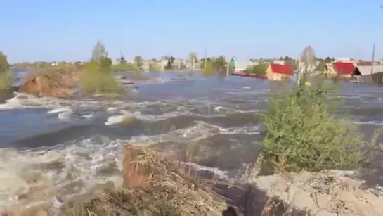 В городе Ишим Тюменской области объявлена эвакуация из-за прорыва дамбы