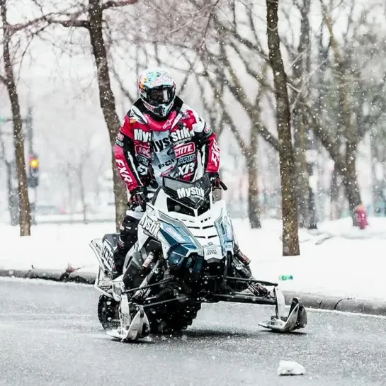 Levi LaVallee | Snowmobile