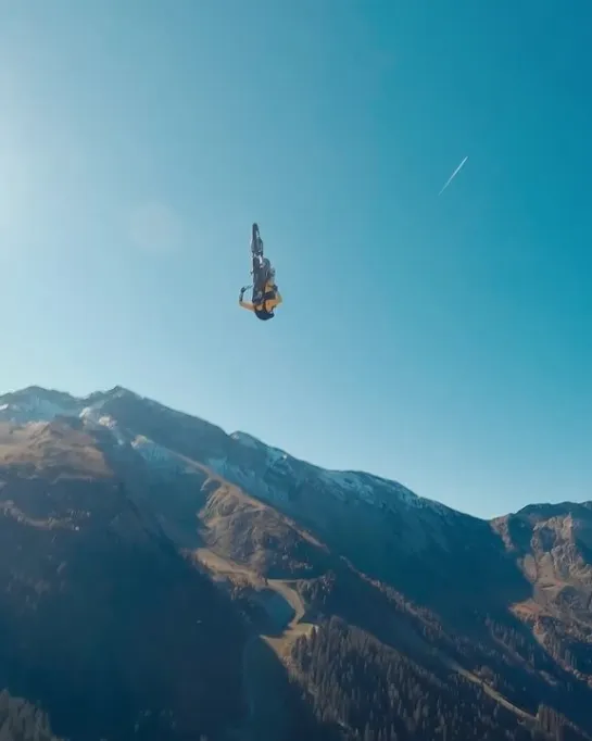 Tom Pagés | FMX + Base jumping