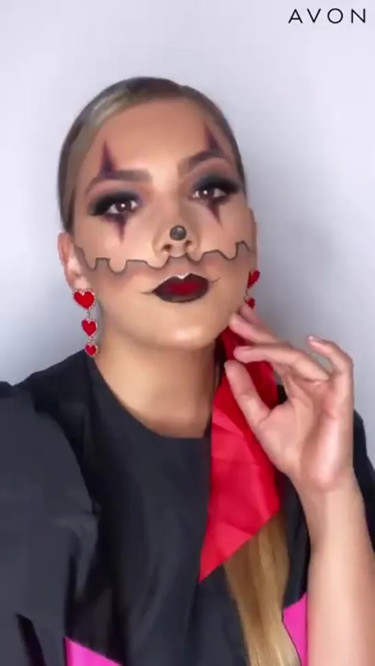 AVON Look Halloween Червовая дама.