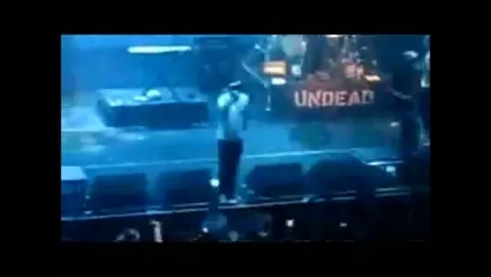 [Hollywood Undead - Dead in Ditches (Live)]