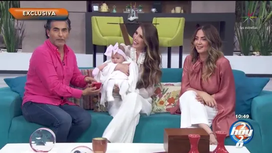 ¡Marlene Favela presenta en exclusiva a su hija Bella! _ Hoy (720p)