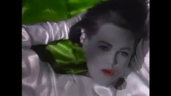 Belinda Carlisle - I Get Weak