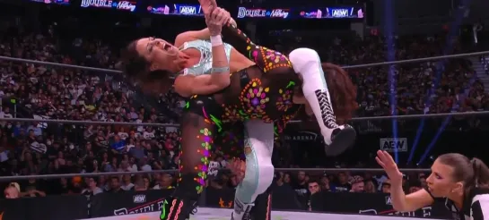 Thunder Rosa vs Serena Deeb (AEW Women's World title)