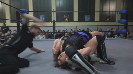 Melanie Gray vs Steffi Sky (cOw Women's title)