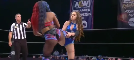 Kiera Hogan (w/Red Velvet) vs Skye Blue