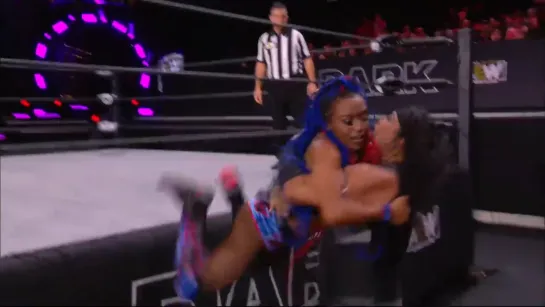 Nyla Rose (w/Vickie Guerrero) vs Kiera Hogan