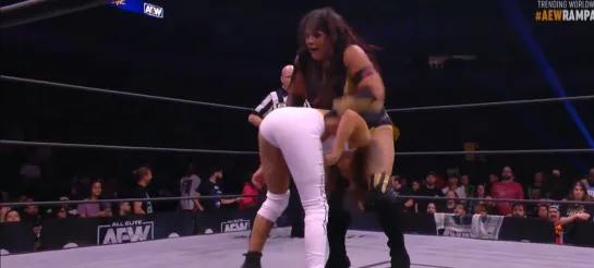 Nyla Rose (w/Vickie Guerrero) vs Madi Wrenkowski