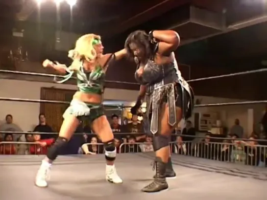 Amazing Kong vs Daizee Haze