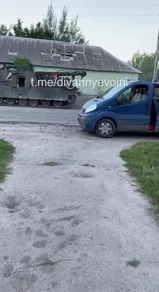 M88A2 Hercules towing a damaged MaxxPro somewhere in the Kursk-Sumy border area