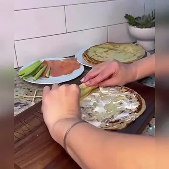 Хозяйка на все руки - Блинчики с красной рыбкой 😋