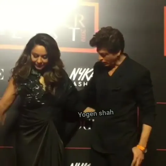 Подтвержденный #shahrukhkhan #with #wife @gaurikhan at Vogue X Nykaa Fashion the