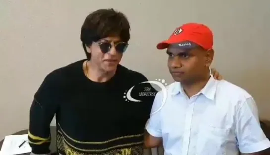 Shah Rukh Khan with the man of the moment, @Maishaan , talking about his vacatio