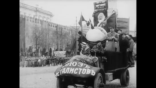 Парад 1 мая 1918 года в Москве _ Parade of May 1, 1918 in Moscow [8x66hGeORM0]