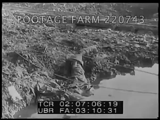 1916, France_ Fighting In Mud Of Verdun 220743-01 _ Footage Farm [RB4l_AyFmkY]