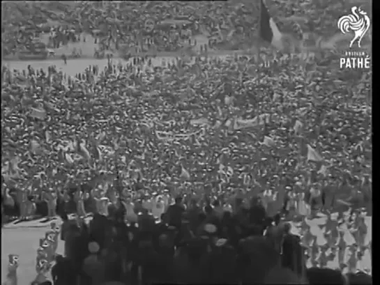 Pro De Gaulle Demo In Algeria (1958) [Bcu9Qo-h8PQ]