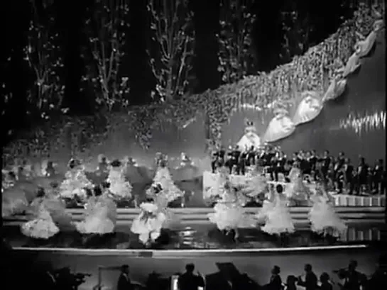 Judy Garland - Shall I sing a melody? (Everybody sing, 1938)