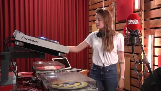 Charlotte De Witte - Live DJ Set Studio Brussel (01)