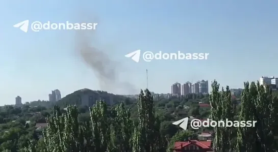 NATO 155mm Howitzers Shells fall in the center of Donetsk