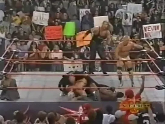 WCW Nitro: Scott Steiner puts Goldberg's girlfriend on the Steiner Recliner (21 Августа 2000)