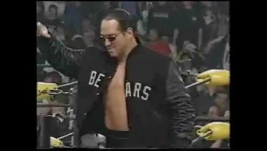 WCW: World War 3 / Steve McMichael attacks Goldberg  / 23.11.1997