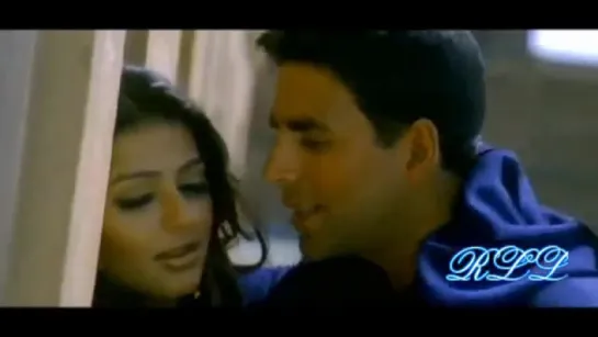 Akshay Kumar and Bhumika Chawla - Flying (1)