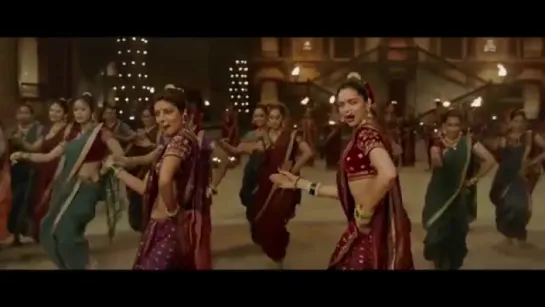 "Pinga "- песня из фильма "Bajirao Mastani"- Приянка Чопра, Дипика Подуконе . Ранвир Сингх