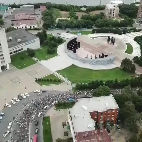 Еще один вид митинга в Хабаровске сверху....