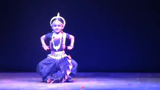 Shrinika performing Namami