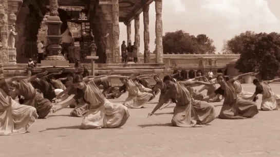 Alarippu - Classical Dance at Brihadeeswarar Temple