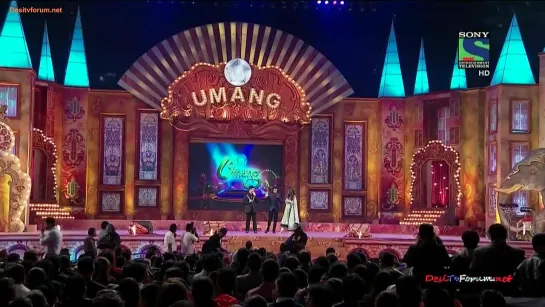 Umang 2015 - Катрина Каиф и Каран Джохар танцуют под песню "Chikni Chameli"