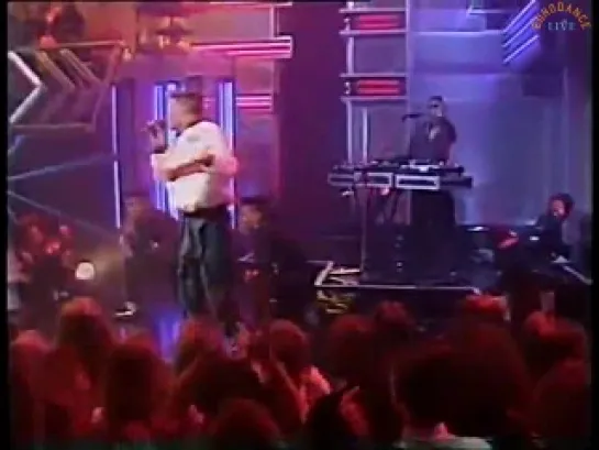 Vanilla Ice - Ice Ice Baby (live @ Top Of The Pops 1990)