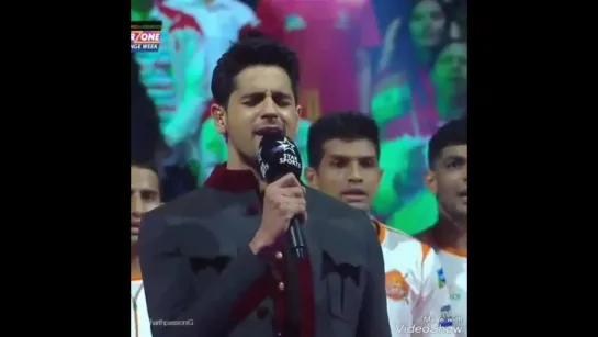 Sidharth Malhotra Sang National Anthem at ProKabaddigg