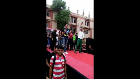 Live Push up of Akshay Kumar and Sidharth Malhotra