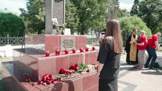 В Вологде прошла церемония возложения цветов в День памяти жертв детей Донбасса