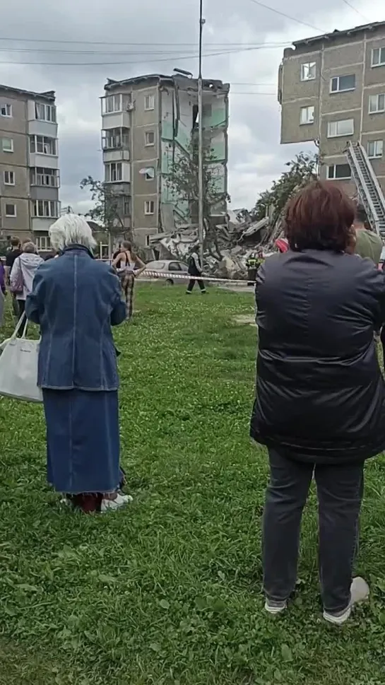 В НИЖНЕМ ТАГИЛЕ ВЗОРВАЛСЯ ГАЗ В ПЯТИЭТАЖНОМ ЖИЛОМ ДОМЕ