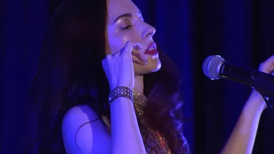 Chrysta Bell performs «Sycamore Trees». David Lynch: Between Two Worlds