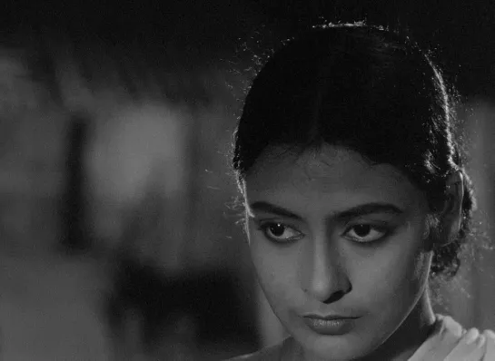 1960 - Ritwik Ghatak - Meghe Dhaka Tara - Supriya Choudhury, Anil Chatterjee, Gyanesh Mukherjee