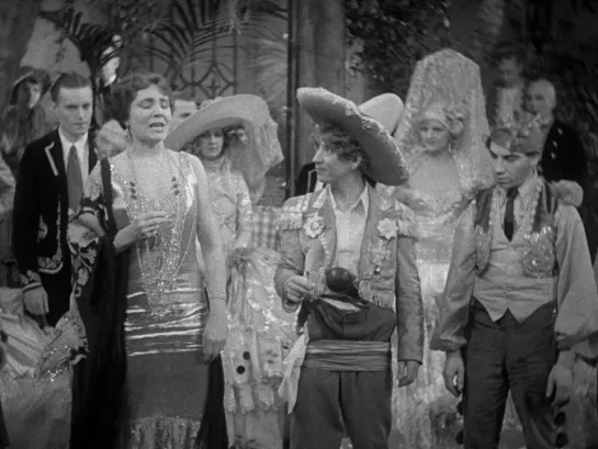 1929 - Robert Florey, Joseph Santley - Hotel da Fuzarca - Groucho Marx, Chico Marx,  Harpo Marx