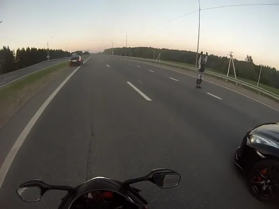 GTR vs YAMAHA R1 vs SUZUKI GSX-R1000